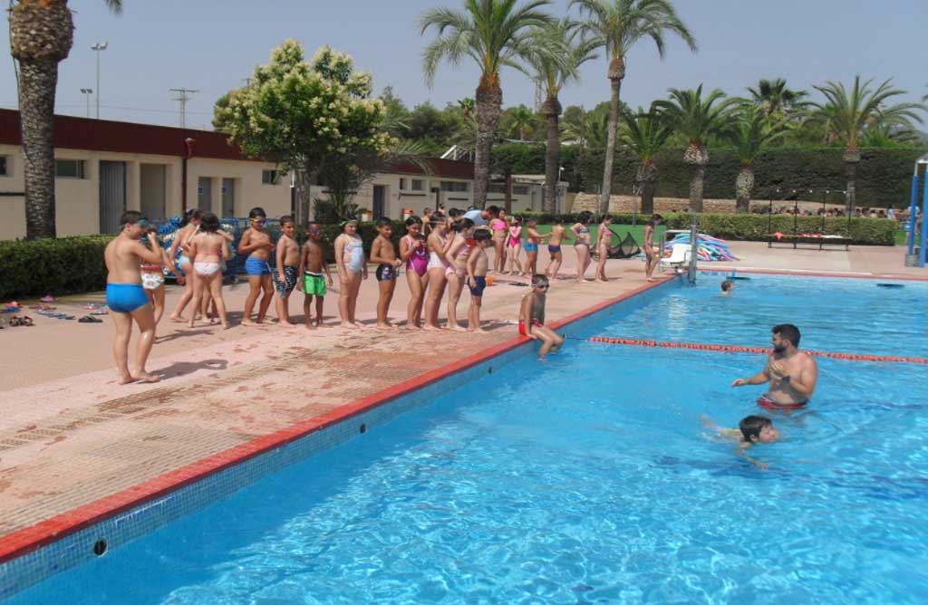 Se abre el plazo para poder concurrir a la concesin de los servicios del Verano Polideportivo en las piscinas municipales