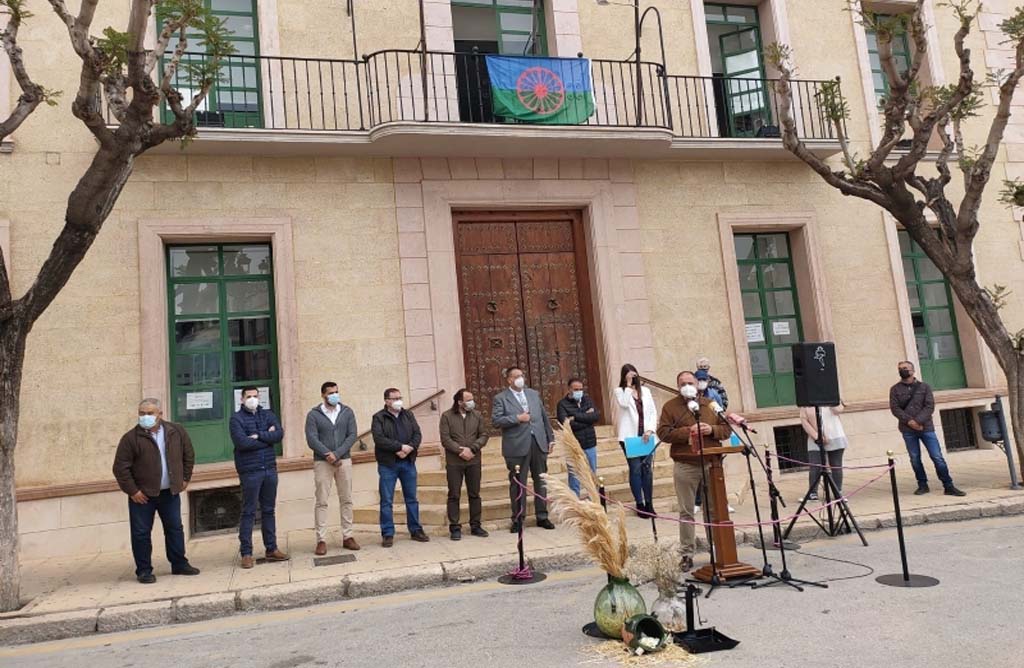 El Ayuntamiento de Totana se suma, por vez primera, a la conmemoracin del Da Internacional del Pueblo Gitano