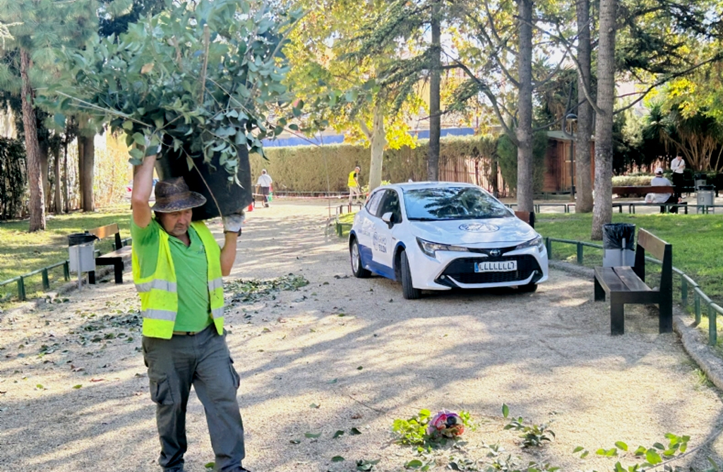 Los parques y jardines de Totana empiezan a transformar su imagen