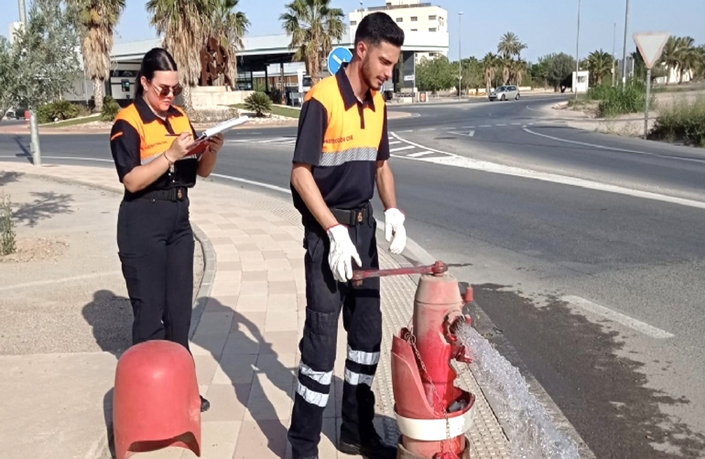 Proteccin Civil acomete trabajos de revisin tcnica en ms de 150 hidrantes 