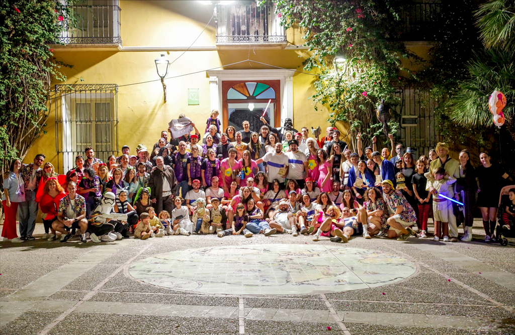 La Peña Trakas se hace con el primer premio en el Desfile de Carrozas de Alhama