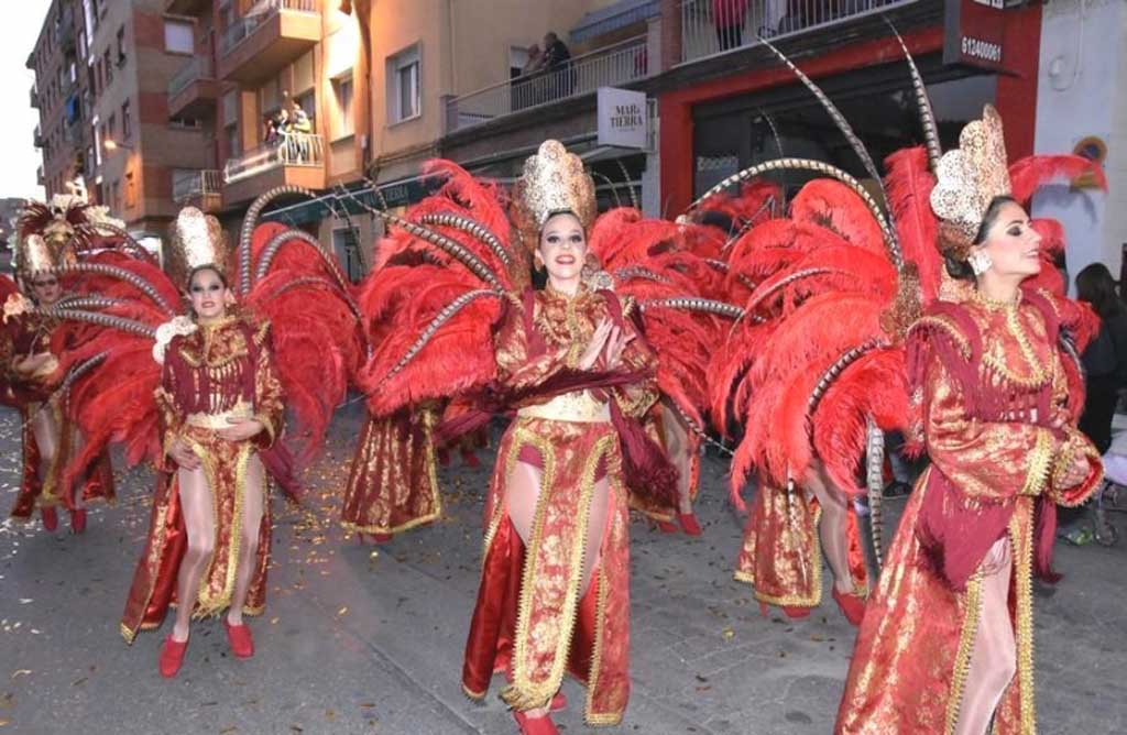 26 pe�as, diez for�neas y el resto de Totana, participan en el desfile del IX Concurso Regional de Carnaval