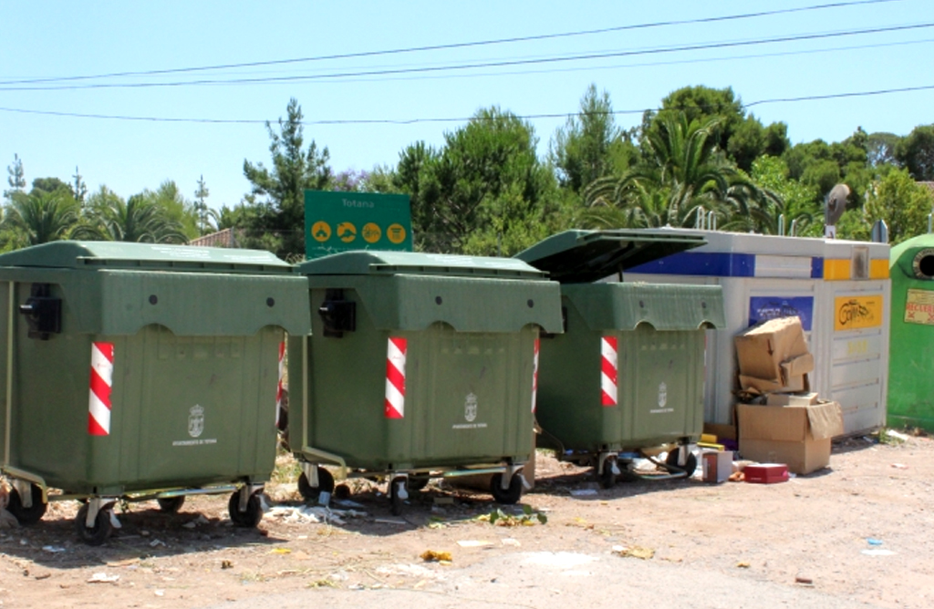 Se  insta a usar bien los contenedores en los huertos y pedan�as ante multas que pueden alcanzar los 45.000 euros