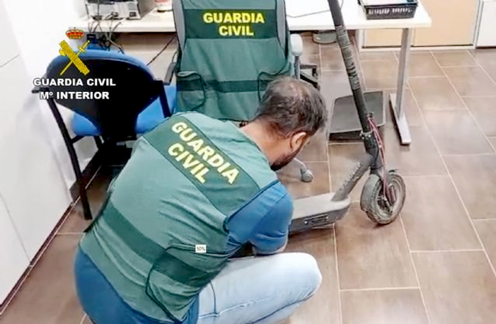 Detenido un joven por robar siete patinetes elctricos en el aparcamiento de un supermercado en Totana